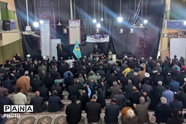 نماز جمعه‌ای که عزادار رهبر شهیدمان بود