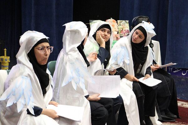برگزاری جشن روز دختر با همکاری کانون خدمت رضوی و نهادهای آموزشی در منطقه 14 تهران 