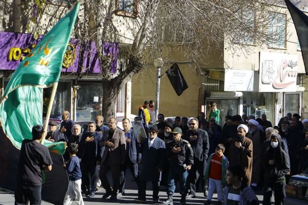 مراسم پیاده روی از مسجد موسی بن جعفر تا امام زاده اسماعیل درشهرستان فیروزکوه
