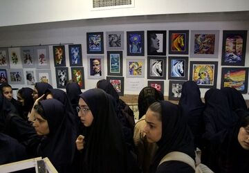 جشنواره هفته مشاغل در هنرستان فرزانگان بهارستان ۲