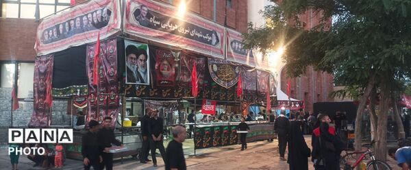 هم اکنون خیابان امام رضا (ع) و خیابان فدائیان اسلام در انتظار تشییع رهبر