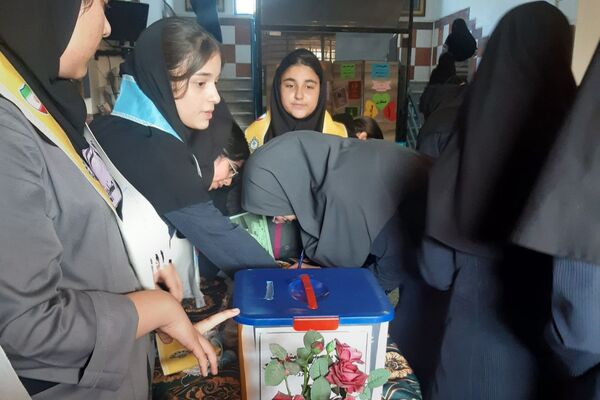 برگزاری انتخابات شورای دانش‌آموزی در دبیرستان فرزانگان قائمشهر