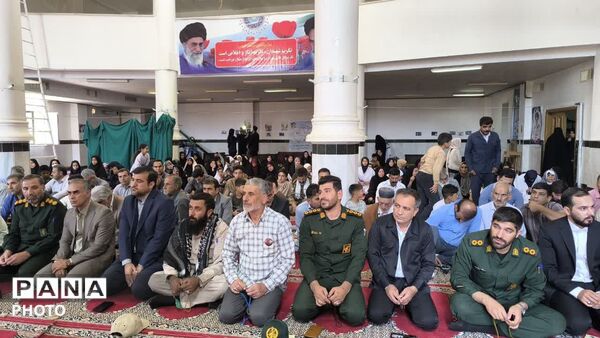 افتتاحیه طرح سودای بندگی با حضور دانش‌ آموزان در مصلای بیرانشهر