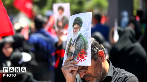 بازگشت آقای شهید ایران به خانه ی پدریشان