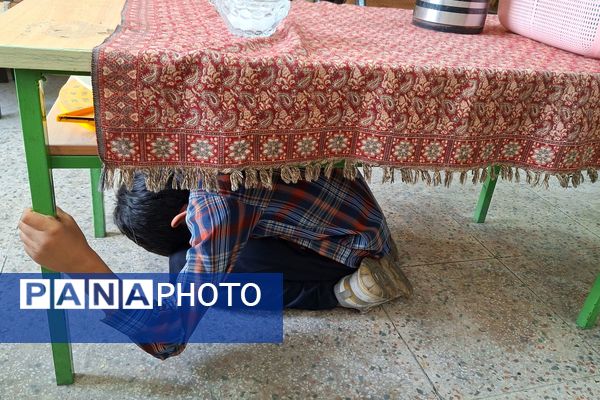 مانور زلزله در دبستان معارف 6 ناحیه 3