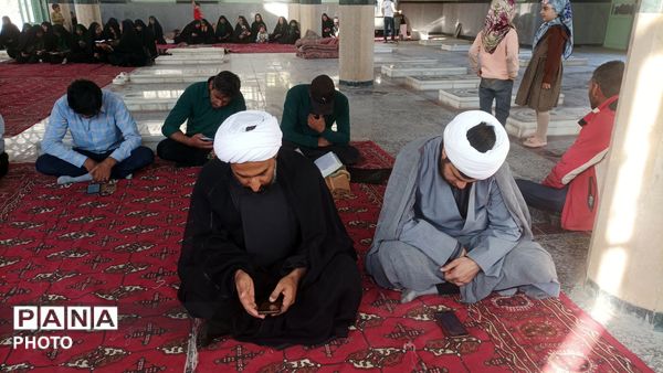 زمزمه دعای عرفه توسط مردم مومن شهربار نیشابور