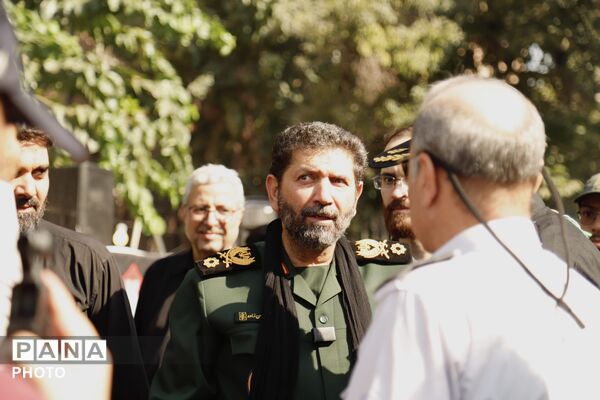 حضور فرمانده سپاه تهران در میان خیل زائران جاماندگان اربعین