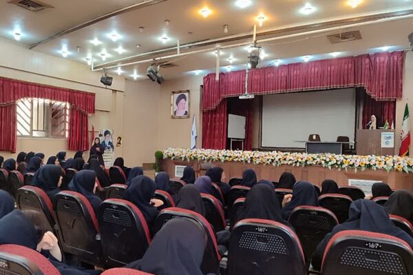هفته مشاغل و بازدید دانش‌آموزان ناحیه 4 شیراز از دانشگاه فرهنگیان 