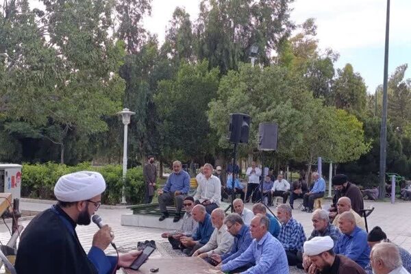 آیین قرائت دعای پرفیض عرفه در جوار یادمان شهید گمنام بوستان گلهای قم