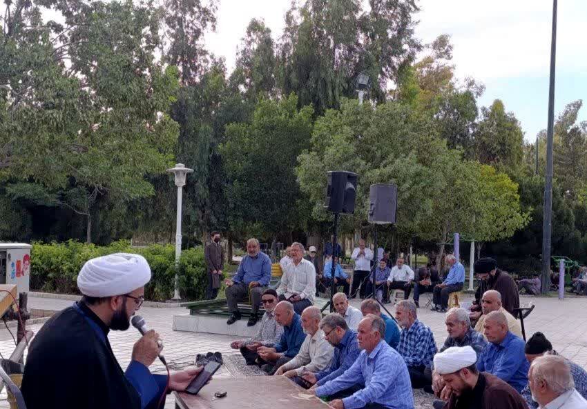آیین قرائت دعای پرفیض عرفه در جوار یادمان شهید گمنام بوستان گلهای قم