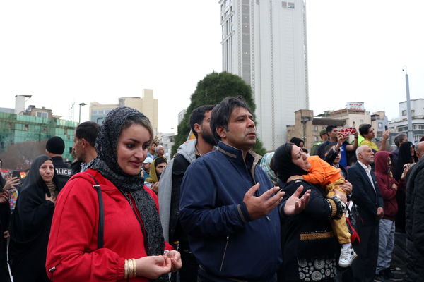 لحظه تحویل سال نو در کنار بارگاه ملکوتی امام رضا (ع)