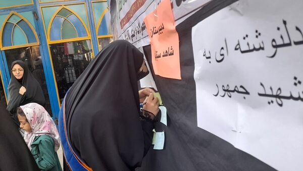 تجمع دانش‌آموزان شهرستان اسفراین در مراسم یادبود شهدای خدمت