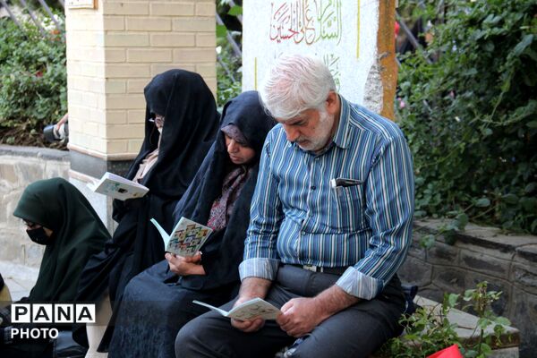 مراسم قرائت دعای عرفه با حضور مسئولین استان و قشرهای مردم در همدان 