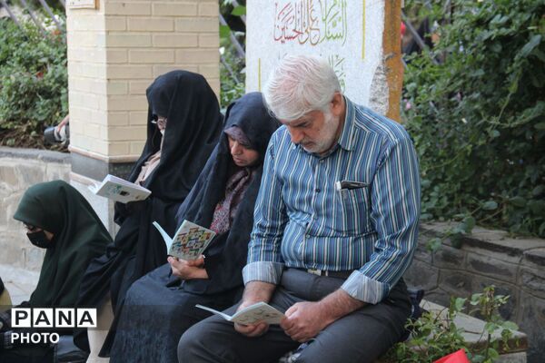 مراسم قرائت دعای عرفه با حضور مسئولین استان و قشرهای مردم در همدان 