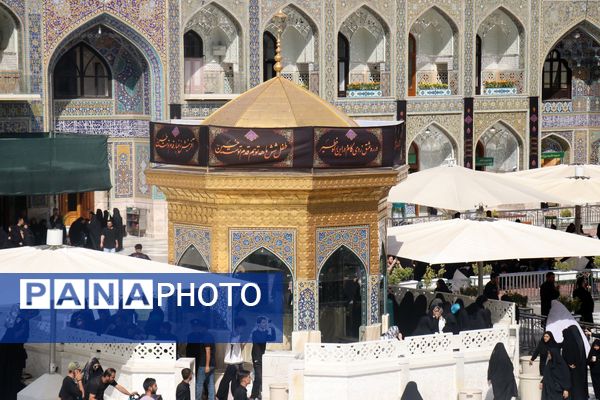 حرم مطهر رضوی غرق در ماتم اباعبدالله الحسین(ع)