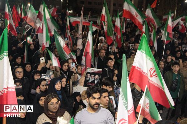 مراسم تشییع پیکر مطهر شهید محمدحسین عزیزی و مادر بزرگوارشان