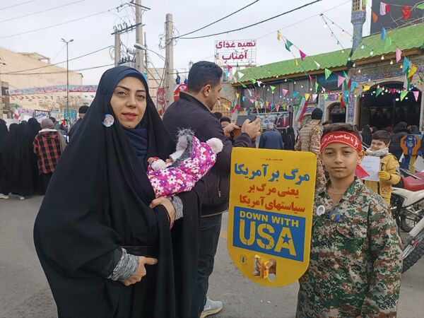 حضور پرشور مردم سلحشور فردیس در راهپیمایی ۲۲ بهمن