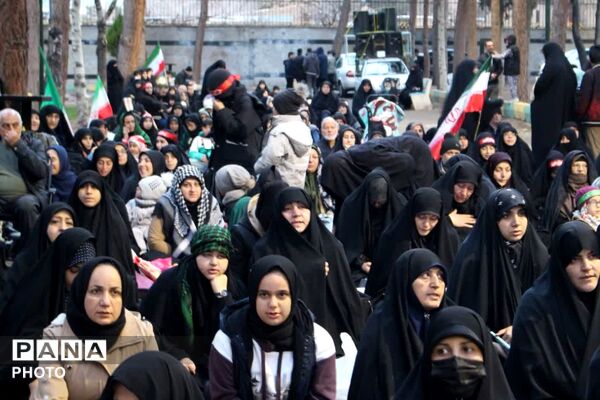 آغاز تحویل سال مردم در کنار شهید گمنام در ناحیه 4 کرج 