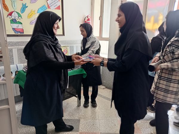 مراسم روز دانش آموز و ایام فاطمیه در دبیرستان حضرت خدیجه (س)جعفریه قم 