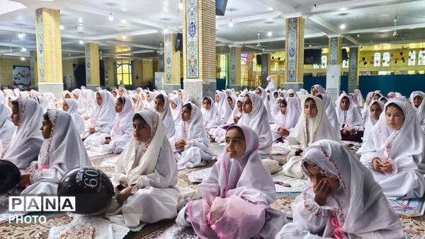 جشن تکلیف دانش‌آموزان دختر در شهرستان دهدشت