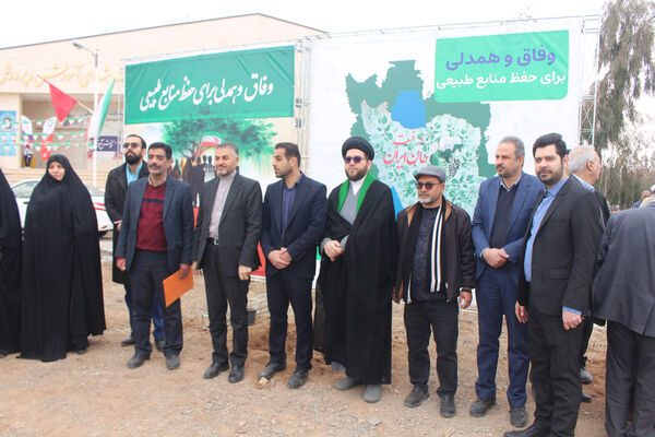 جلوه‌هایی از آیین درختکاری در اردوگاه شهدای 15 خرداد قم