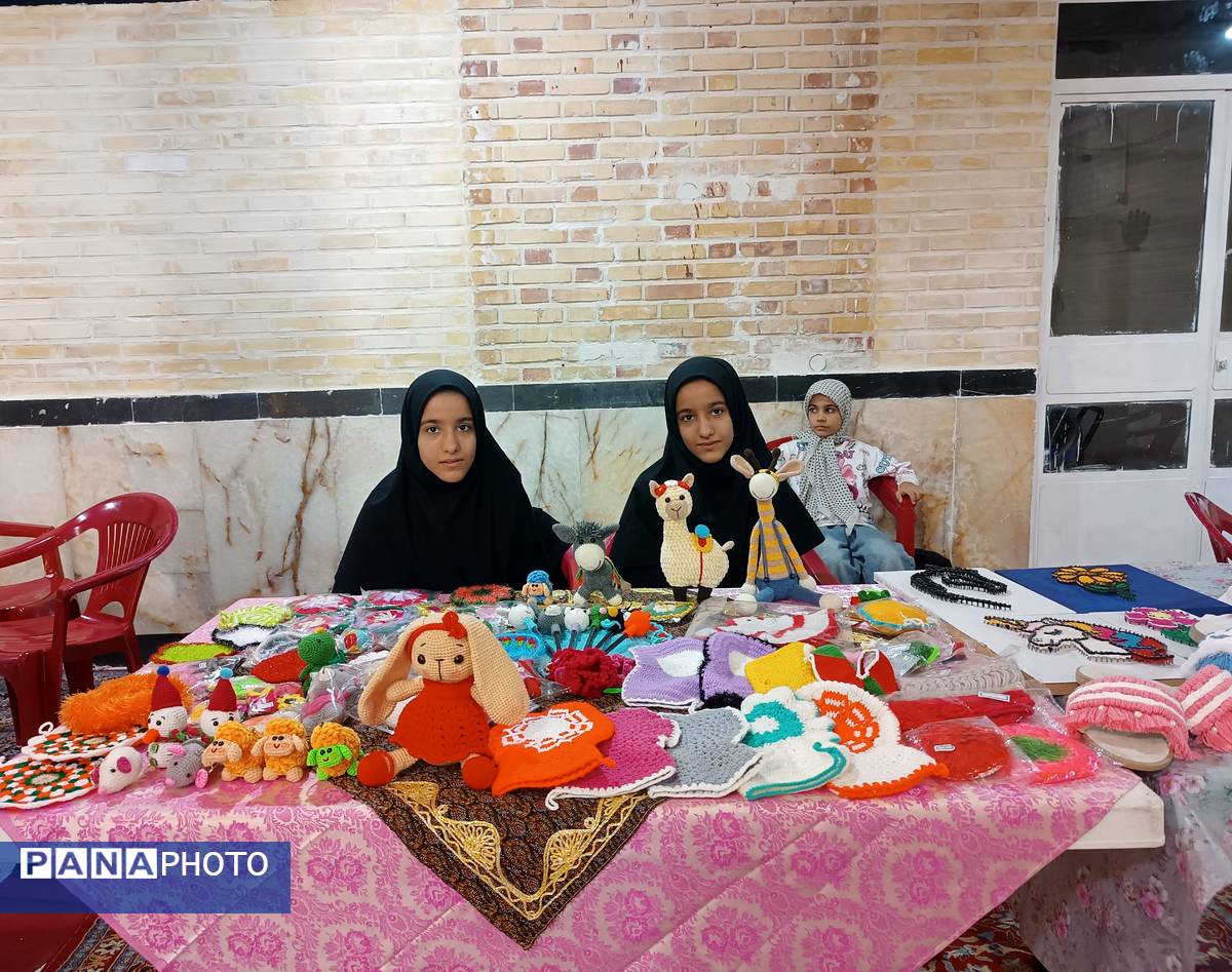 برپایی بازارچه کسب و کار دانش‌آموزی مدرسه توسلی بهاباد