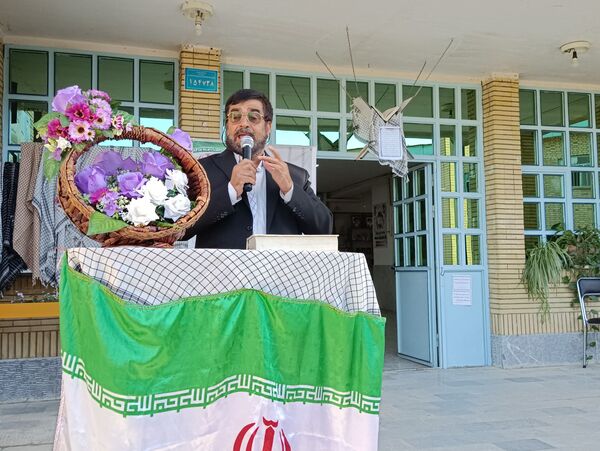 آغاز سال تحصیلی در مدرسه عشقی‌فرد همزمان با هفته دفاع مقدس