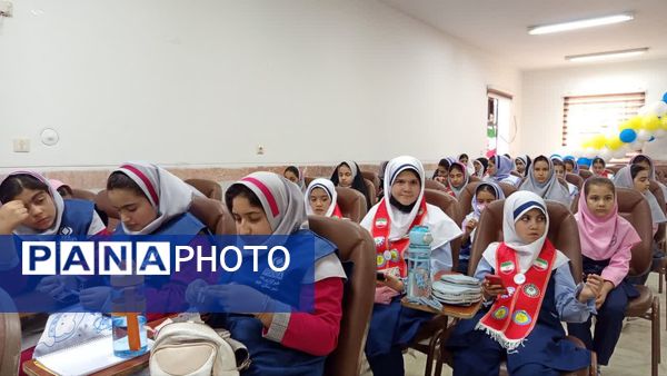 برگزاری کارگاه تخصصی خبرنویسی، عکاسی و طراحی پوستر ویژه دانش‌آموزان دختر در شهرستان جم