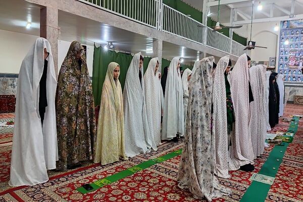 آخرین روز از اعتکاف دانش آموزی انس با خدا  در مسجد جامع شهر بار نیشابور