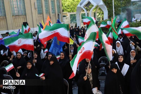 مراسم صبحگاه مشترک بسیج فرهنگیان تهران بزرگ در اداره کل آموزش و پرورش