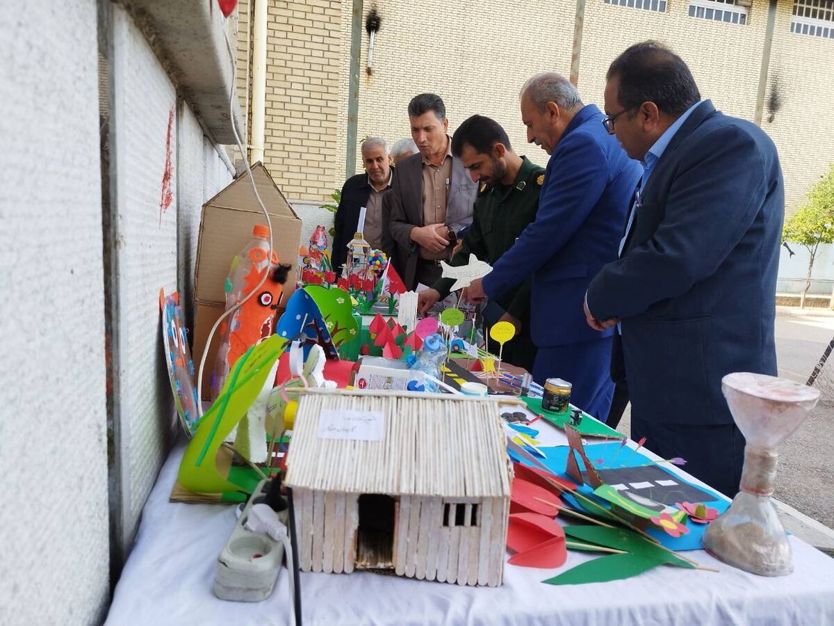 آشنایی دانش‌آموزان با مفاهیم کارآفرینی