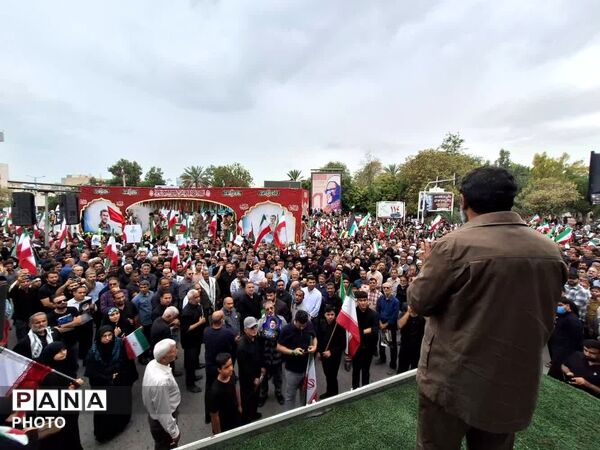وداع حماسی دریادلان هرمزگان با فرمانده شهید علیرضا تنگسیری در بندرعباس