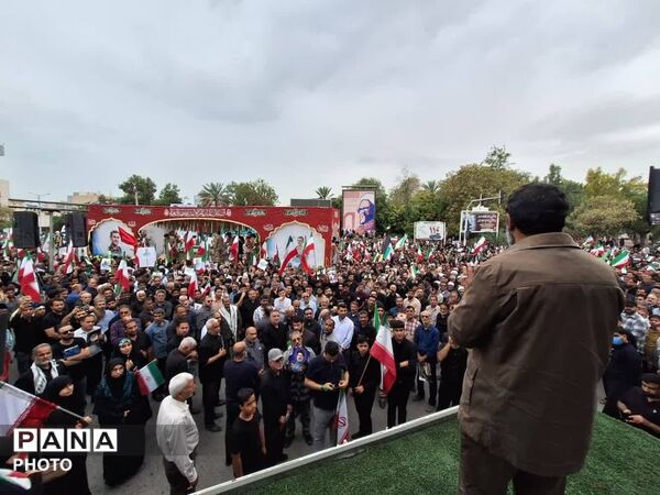 وداع حماسی دریادلان هرمزگان با فرمانده شهید علیرضا تنگسیری در بندرعباس