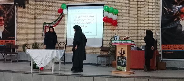 تقدیر از دانش آموزان برتر آموزشی  آموزشگاه دخترانه شهدای ۳۸ 