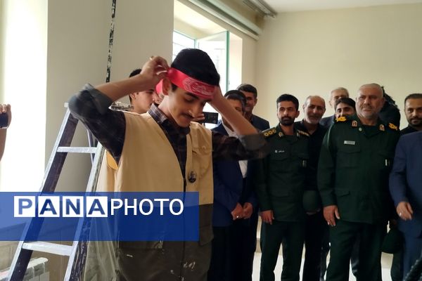 بازدید مسئولان از مدارس نوسازی‌شده لردگان در طرح ملی شهید عجمیان 