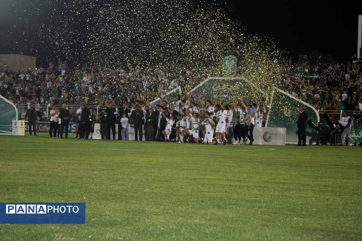 جشن صعود خیبر خرم‌آباد در ورزشگاه تختی