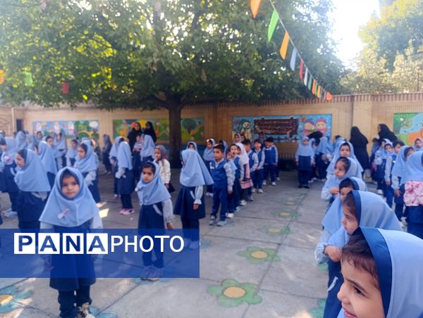 زنگ آغاز مهر در دبستان دخترانه مهر و ماه آشخانه 