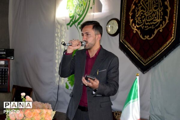 فارسان در جشن دهه کرامت؛ گردهمایی مردم در بارگاه امامزاده 