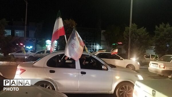 رژه ماشینی همچنان در بلوار فضل پایان ندارد 