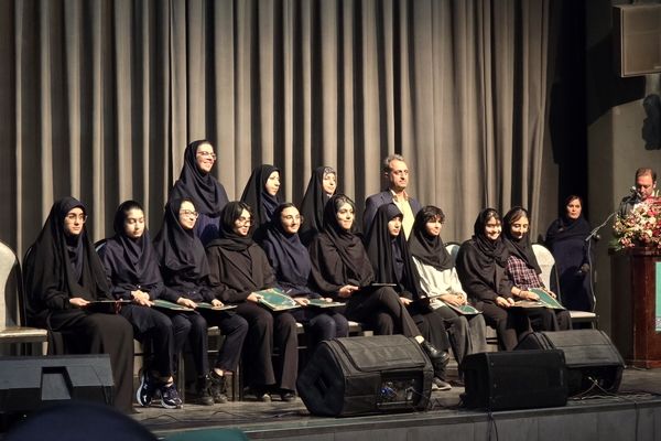 تقدیر و تجلیل از ستارگان درخشان هنرستان هنرهای زیبای اصفهان