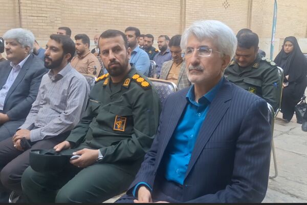 آیین اهدای ۲۵هزار بسته نوشت افزار به دانش‌آموزان نیازمند