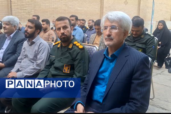 آیین اهدای ۲۵هزار بسته نوشت افزار به دانش‌آموزان نیازمند