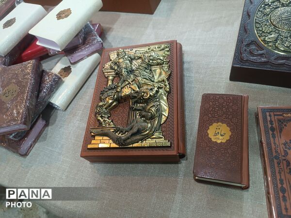 دهمین نمایشگاه بین المللی کتاب کردستان