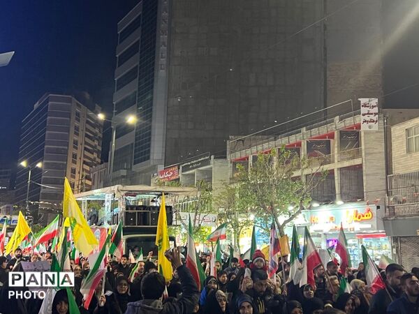 حضور مردم کرج‌در چهل و هفتمین شب جنگ رمضان