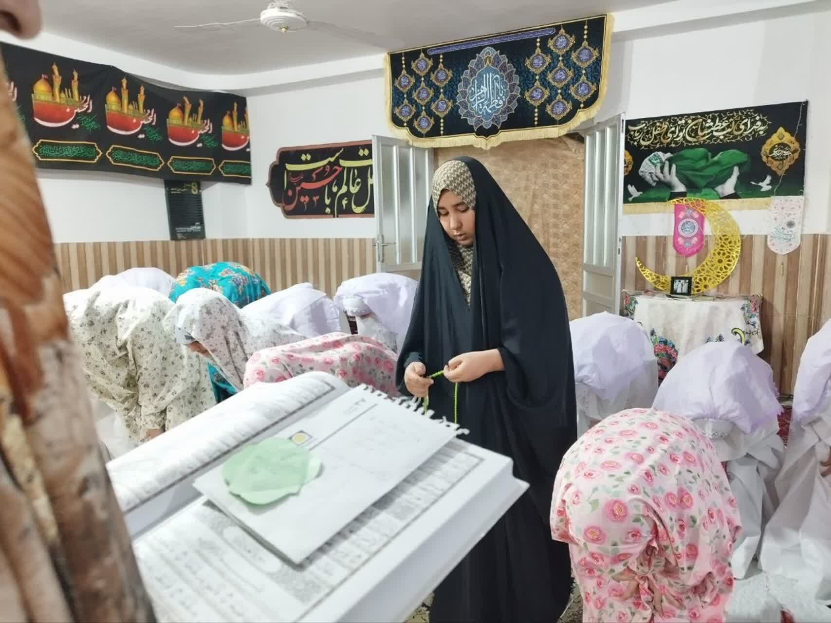 اعتکاف دانش‌آموزان دختر در مسجد سیدالشهدا شهرستان بجنورد 