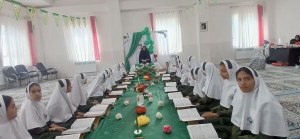 عزاداری به مناسبت شهادت حضرت زهرا (س) در دبستان حضرت زینب(س) مروست 