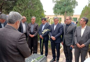 کامیاران در مراسم عطر افشانی مزار شهدا، میزبان معاون توسعه روستایی و مناطق محروم ریاست جمهوری بود