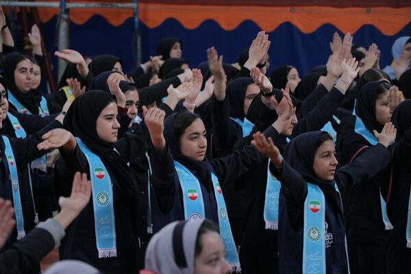 همایش «یاوران انقلاب» در بهارستان‌دو