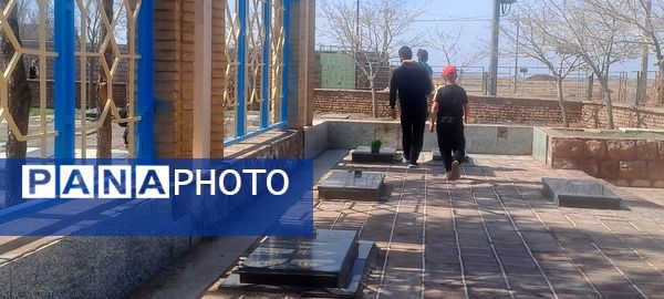 دلتنگی و حضور مردم روستای حسن آباد بلهر بر سر مزار شهیدان و عزیزانشان  