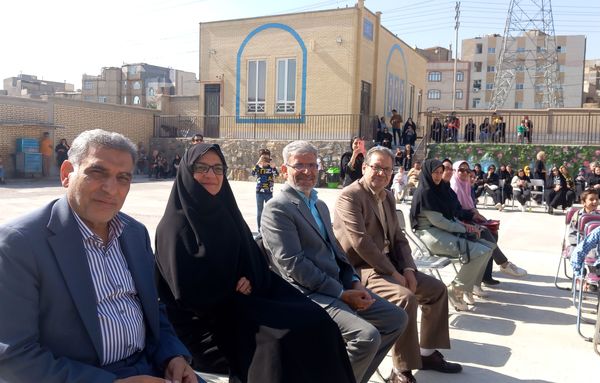 برگزاری جشن شکوفه ها در دبستان حاج تقی احدیان ناحیه ۶ مشهد
